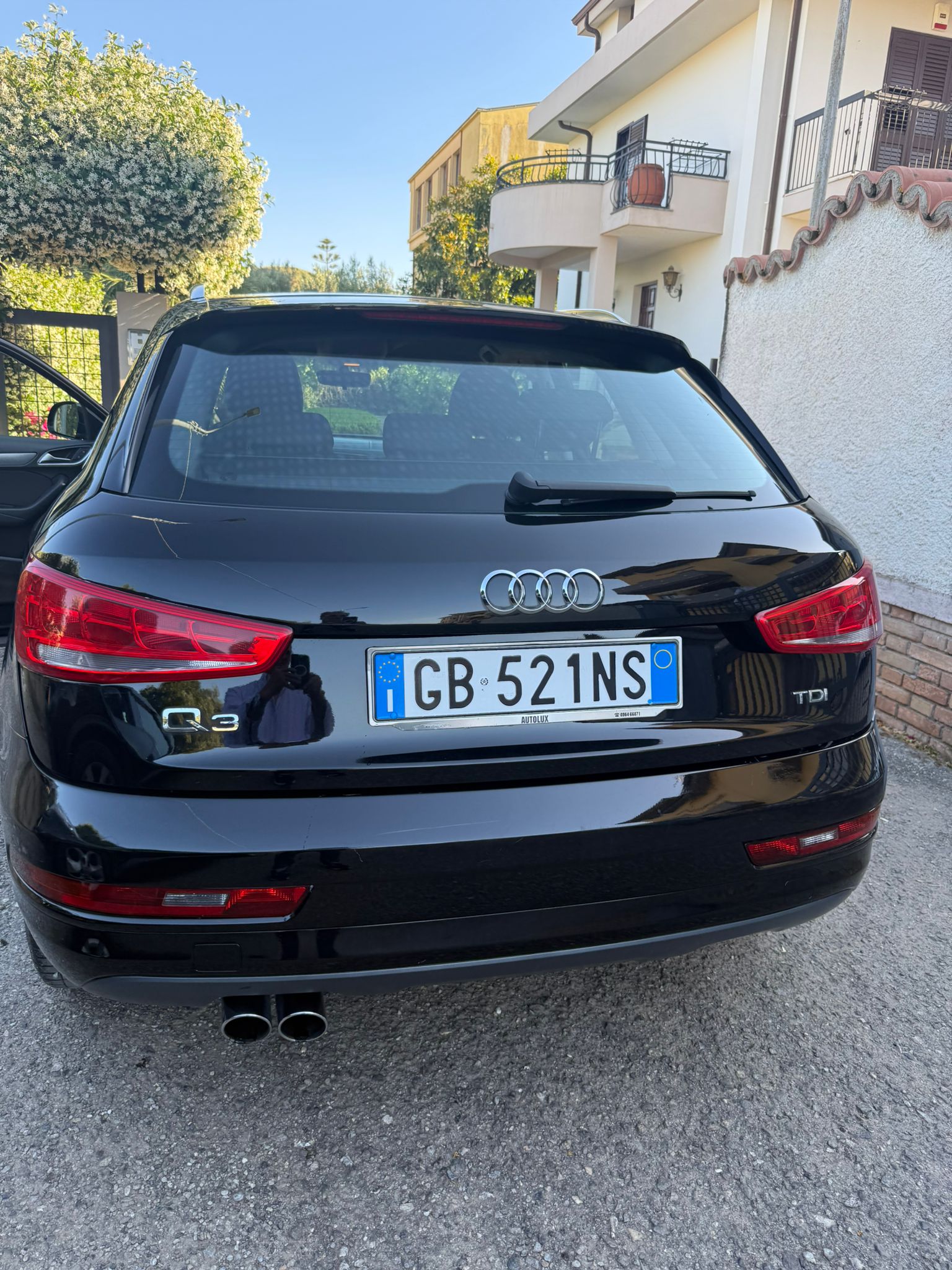
								Audi Q3 full									